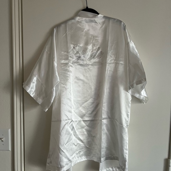 Short Sleeve Bridal Robe - Picture 3 of 10
